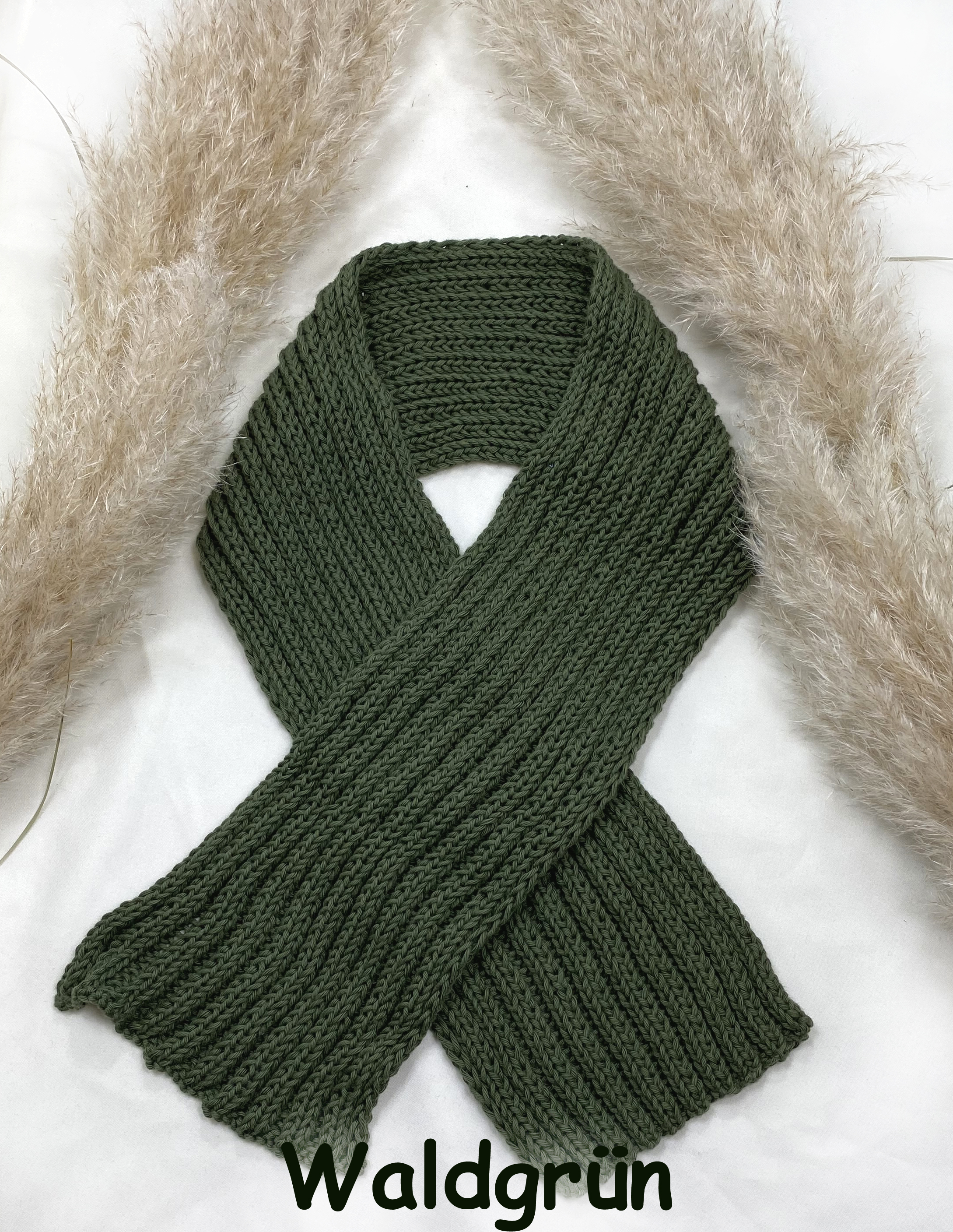 Kinderschal aus reinem Baumwollstrick WALDGRÜN im Patent Muster ca 120 cm x12 cm Handarbeit