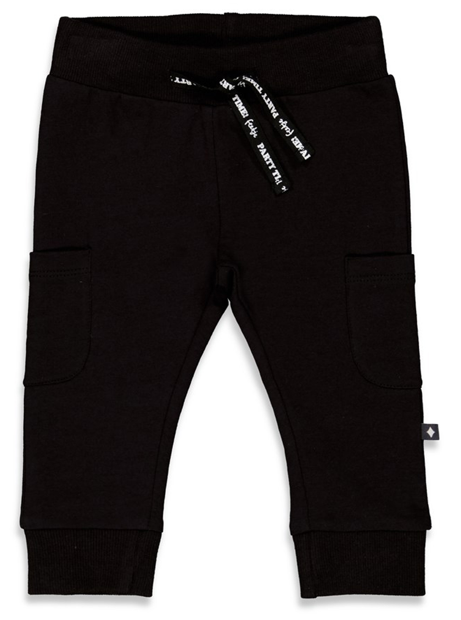 Coole Cargohose aus weichem BIO BW Sweat in Schwarz mit Schlupfbund von FEETJE  1907
